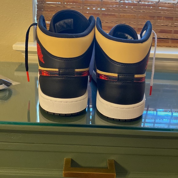 COPY - Air Jordan 1 Mid SE "Tartan Swoosh" sneakers New in Box - Picture 9 of 13